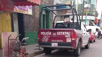 La policía del estado participó en los cateos y aseguramientos de los bares de Texmelucan / Especial