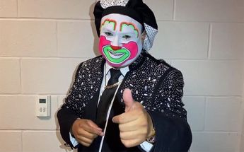 Brincos Dieras recibe generosa propina en su show y la reparte a su staff. | Especial