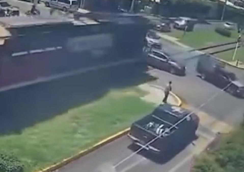 Vecinos de la colonia Europa coincidieron que en la zona falta de señalización adecuada del cruce ferroviario