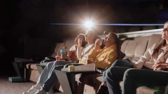Revisión de mochilas en el cine es una práctica ilegal; así lo explica la Profeco