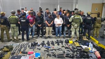 Momento de la detención de los 38 hombres en el campo de adiestramiento de Michoacán | Secretaría de Seguridad Pública de Michocán