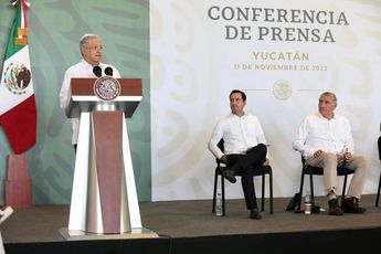 El presidente López Obrador junto al gobernador Mauricio Vila y al secretario de Gobernación, Adán Augusto López. | Cortesía