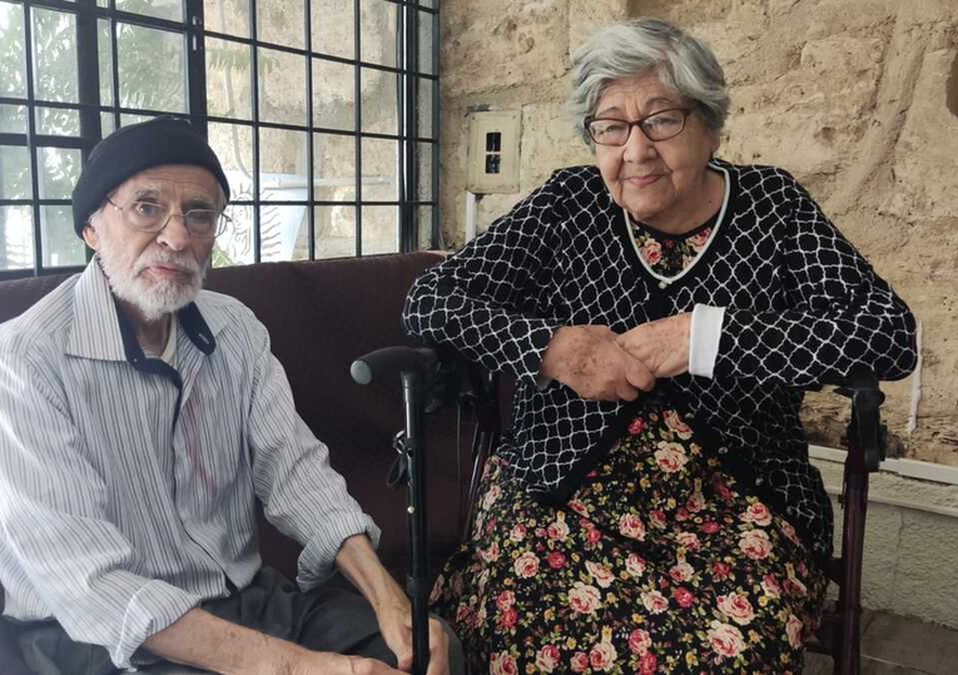Adultos mayores denuncian cobro excesivo de AyD / Francisco Zúñiga