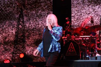 Def Leppard reunió a cientos de fans en el Estadio Banorte. / Jorge López