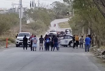 Un vehículo Chevrolet Aveo de color negro y con placas de Nuevo León era el que conducía el hombre. | Agustín Martínez