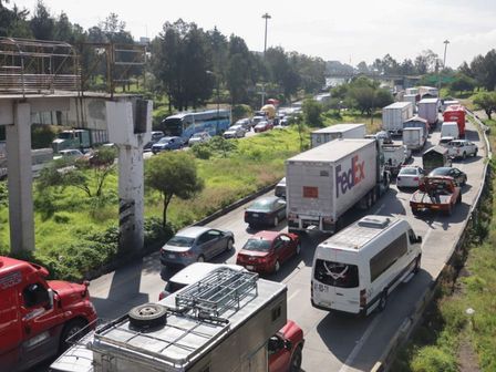 La autopista México-Puebla suele registrar accidentes, por la alta afluencia de vehículos y transporte de carga / Es Imagen