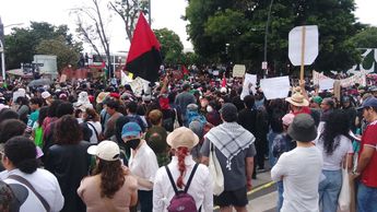 UDG se deslinda de actos violentos en marcha por el agua en Guadalajara.