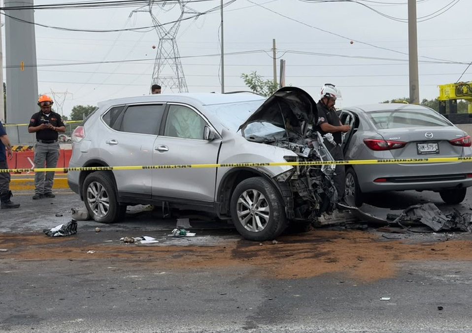Elementos de Protección Civil de Nuevo León y Apodaca realizaron labores para eliminar riesgos en la zona.