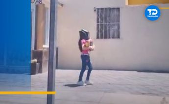 Niña casco viral