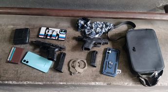 Armas y otros objetos decomisados al detenido en Apodaca. | Cortesía