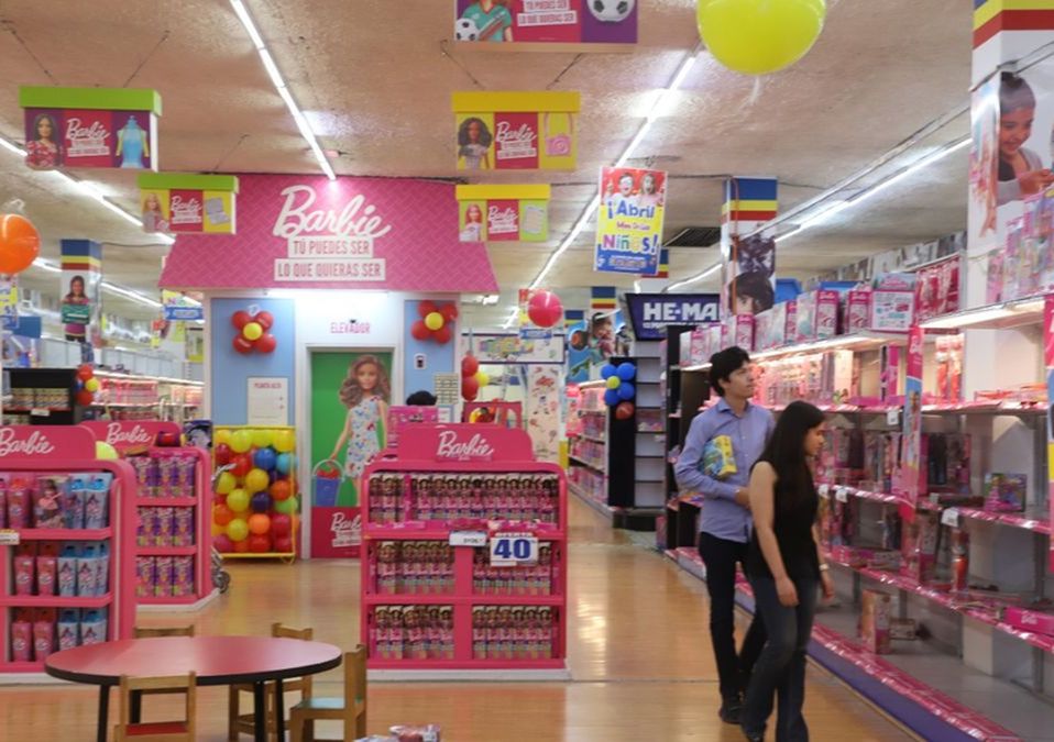 El cierre de Julio Cepeda Gonzalitos reúne a generaciones que llegan no por compras, sino para revivir memorias inolvidables.| Roberto Alanís