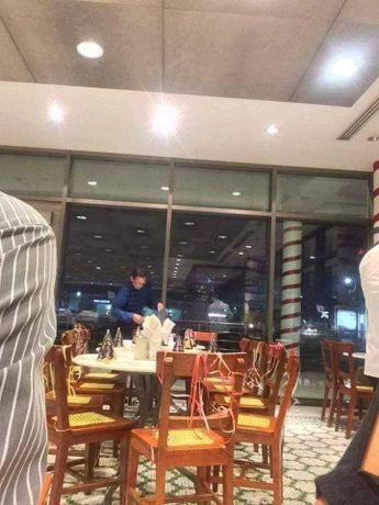 Abuelito festejando cumpleaños solo | Cortesía Facebook