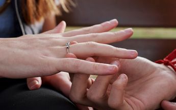 Anillo de promesa; qué significados puede tener