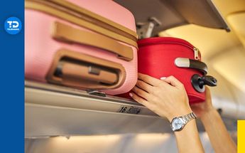 Qué puedo llevar en un bolso de mano en avión.