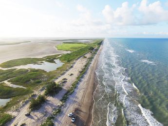 La playa más cerca de Saltillo es La Carbonera, Tamaulipas.