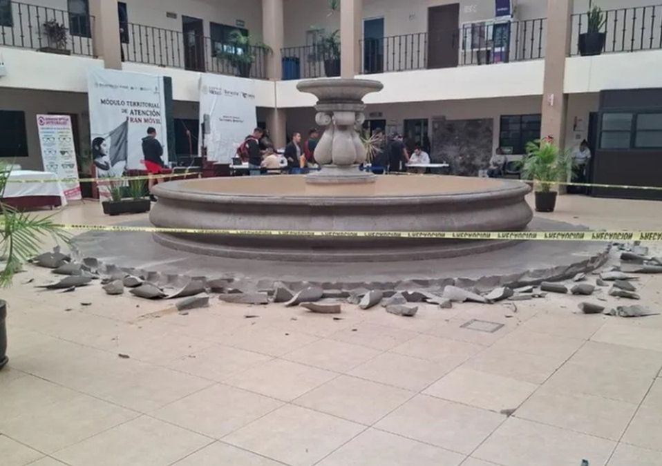 Los hechos ocurrieron mientras se realizaba un acto cívico en la zona, fuera del área donde se encontraba la fuente. | Especial.