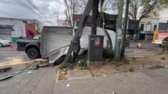 Imágenes de la camioneta Ford F-150 volcada tras el accidente | Telediario