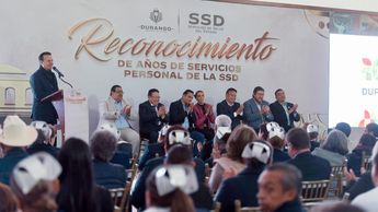 El alcalde Toño Ochoa felicitó a los profesionales de la salud, por su trayectoria