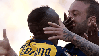 Vicente Matías Vuoso y Christian el 'Chucho' Benítez festejaron de manera llamativa un gol con el Club América | Cortesía