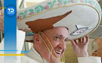 El Papa Francisco fue fotografiado con una sonrisa portando un sombrero artesanal guanajuatense.