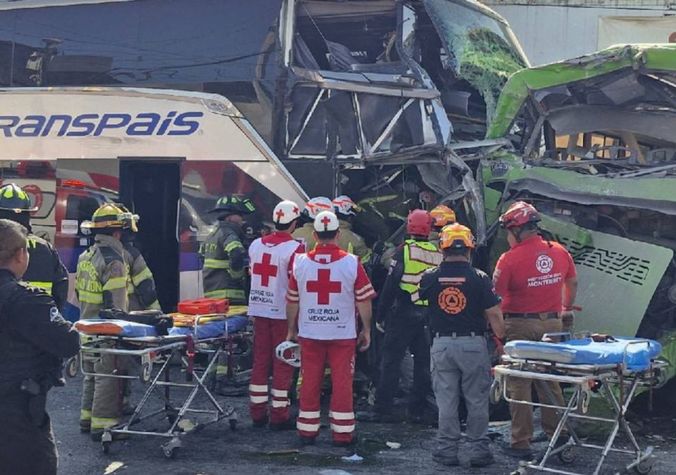 A la zona acudieron paramédicos de la Cruz Roja para atender a los lesionados. | Orlando Maldonado