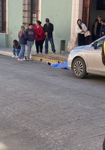 La mujer había sido dejada por su hija a pocos metros del lugar, ya que acudiría a la casa pastoral. | Christian Montelongo