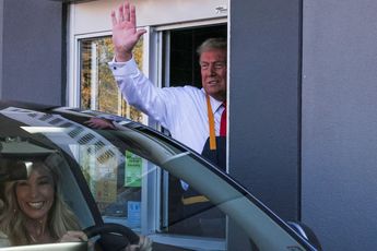 Donald Trump saludando desde la ventanilla de McDonald's | Telediario Especial