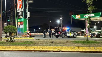 Un auto compacto embistió al joven frente a una gasolinera en la avenida Profesor Humberto Ramos Lozano. | Ángel Mercado