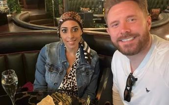 Annie junto a su prometido Adam / The Sun