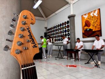 Clases de música para internos en el Cereso 2 de Nuevo León. / Roberto Alanís