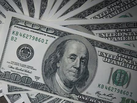 El precio del dólar se vio fortalecido frente al peso mexicano / Freepik.