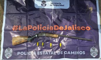 Los oficiales lograron divisar la figura del arma en posesión del sujeto. | Policía Estatal de Caminos