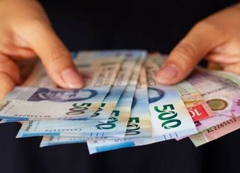 Por Ley, actualmente se da a los trabajadores un mínimo de 15 días de salario como aguinaldo. | Archivo