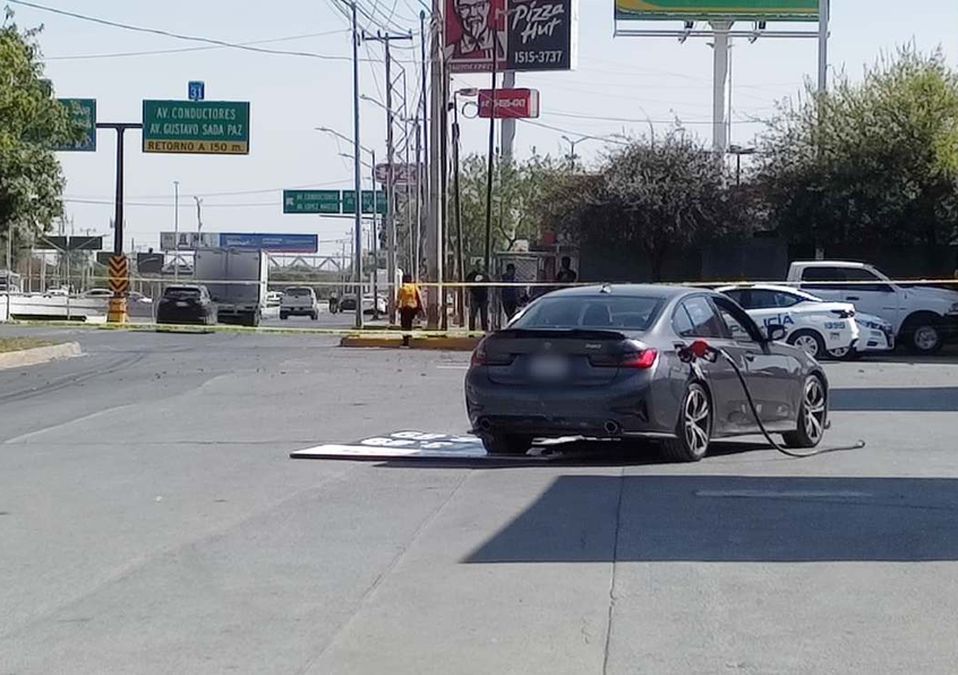 Un hombre fue asesinado a balazos mientras cargaba gasolina. | Agustín Martínez