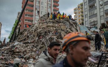 Sismo en Turquía deja más de mil muertos y cientos de heridos / AFP