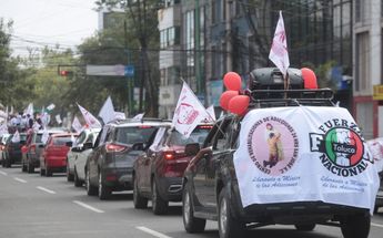 Más de 100 personas se reunieron en más de 50 vehículos para dar muestras de afecto a AMLO | Tania Contreras