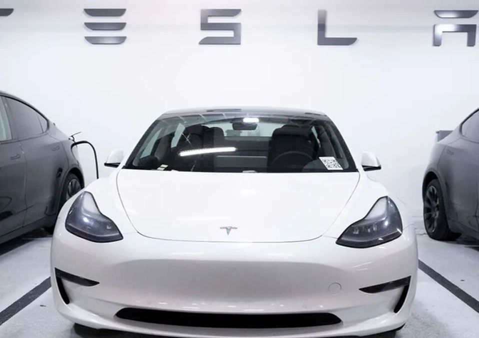 Primer auto Tesla producido en NL estará listo en 14 meses, prevé secretario de Economía