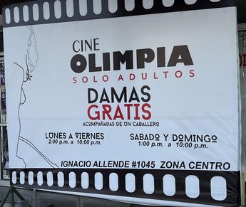 Dentro del cine hay un área de dulcería y también se venden condones. | Facebook De Saltillo Fotografías e Historia