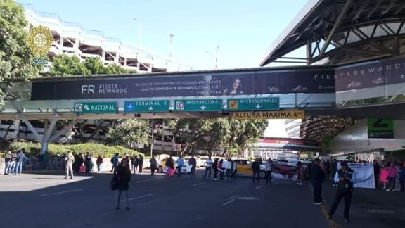 Cierre de la Terminal 1 del AICM./ (OVIAL_SSCCDMX)