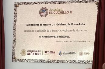 Placa conmemorativa de la inauguración de El Acueducto El Cuchillo II. | Cortesía