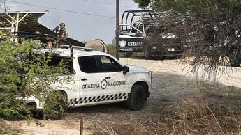 Elementos de la Guardia Nacional y la Policía Estatal resguardan la vivienda en la Cuarta Sección de Tehuitzingo, Puebla / Redes sociales