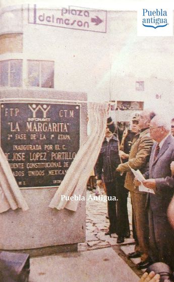 Ex presidente de México, José López Portillo, recorre el Infonavit La Margarita / Archivo de Puebla Antigua