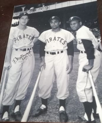 Felipe Montemayor junto al cubano Roman Mejía y el boricua Roberto Clemente