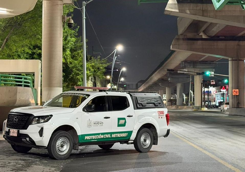 Al lugar acudieron elementos de Protección Civil y Bomberos de San Nicolás. | Fernanda Pérez