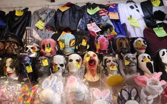 Las máscaras de varios personajes terroríficos siempre son las más buscadas en la temporada de Halloween / Melanie Torres