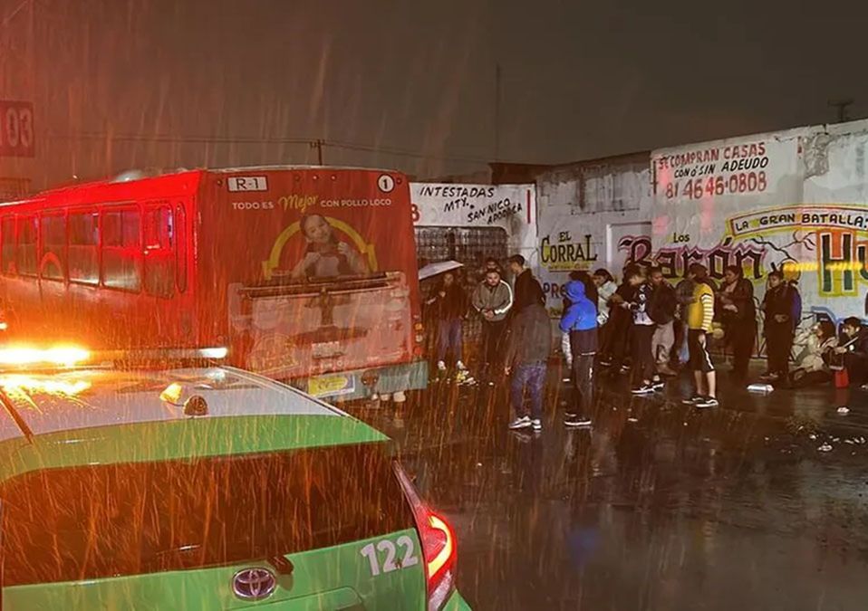 Choque entre camiones de ruta urbana en Monterrey deja 18 lesionados