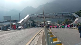 El descontento de los trabajadores los llevó a bloquear de manera intermitente el paso en algunas carreteras de Veracruz / Especial
