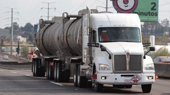 La autopista México-Puebla suele ser ocupada para traslados del transporte público en todo el país / Cuartoscuro