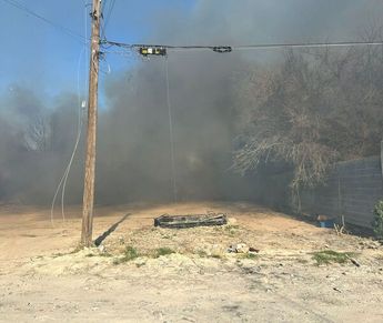 Ante la presencia de humo, el director del turno vespertino evacuó de manera preventiva a 120 alumnos.| Jesús Villegas