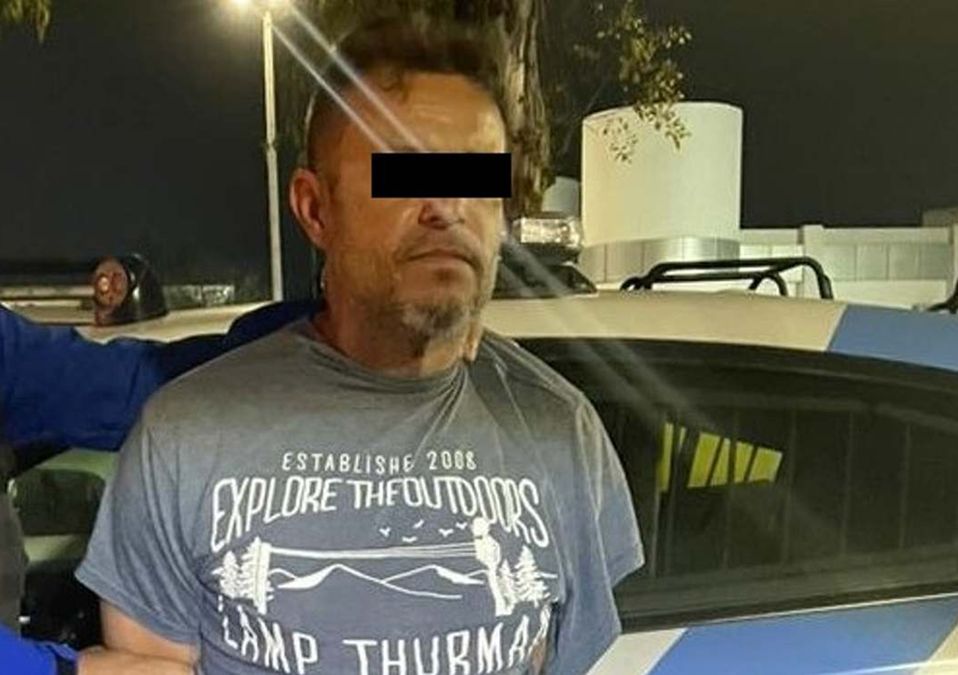 Oficiales de la Policía de Monterrey realizaron la captura del presunto responsable. | Cortesía